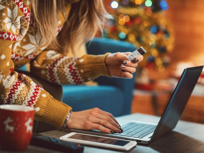 Technoretail - Boom di ordini in app per lo shopping online natalizio 2023 